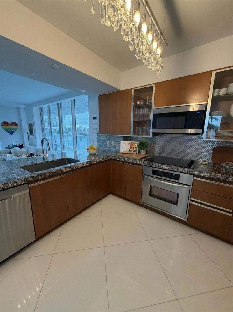 10 Venetian Way, Unit 404, Miami Beach, FL 33139 Photo