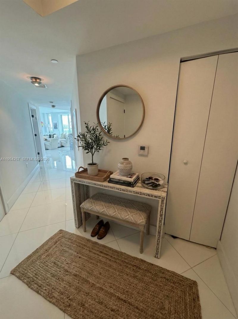 10 Venetian Way, Unit 404, Miami Beach, FL 33139 Photo