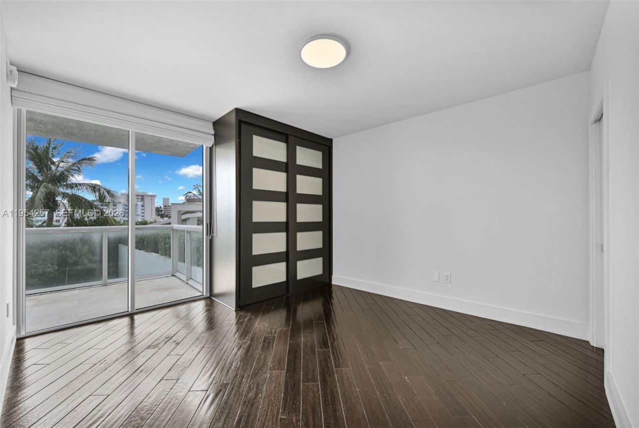 10 Venetian Way, Unit 404, Miami Beach, FL 33139 Photo