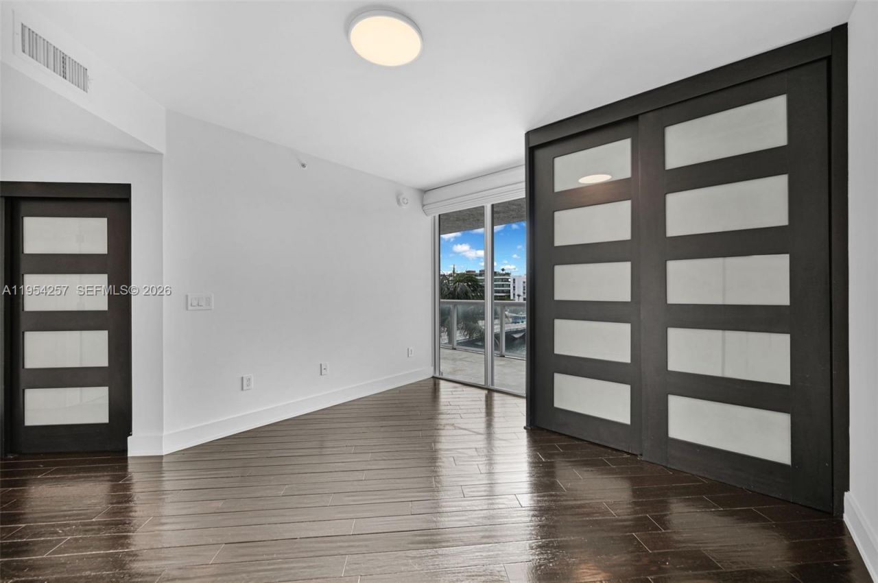 10 Venetian Way, Unit 404, Miami Beach, FL 33139 Photo