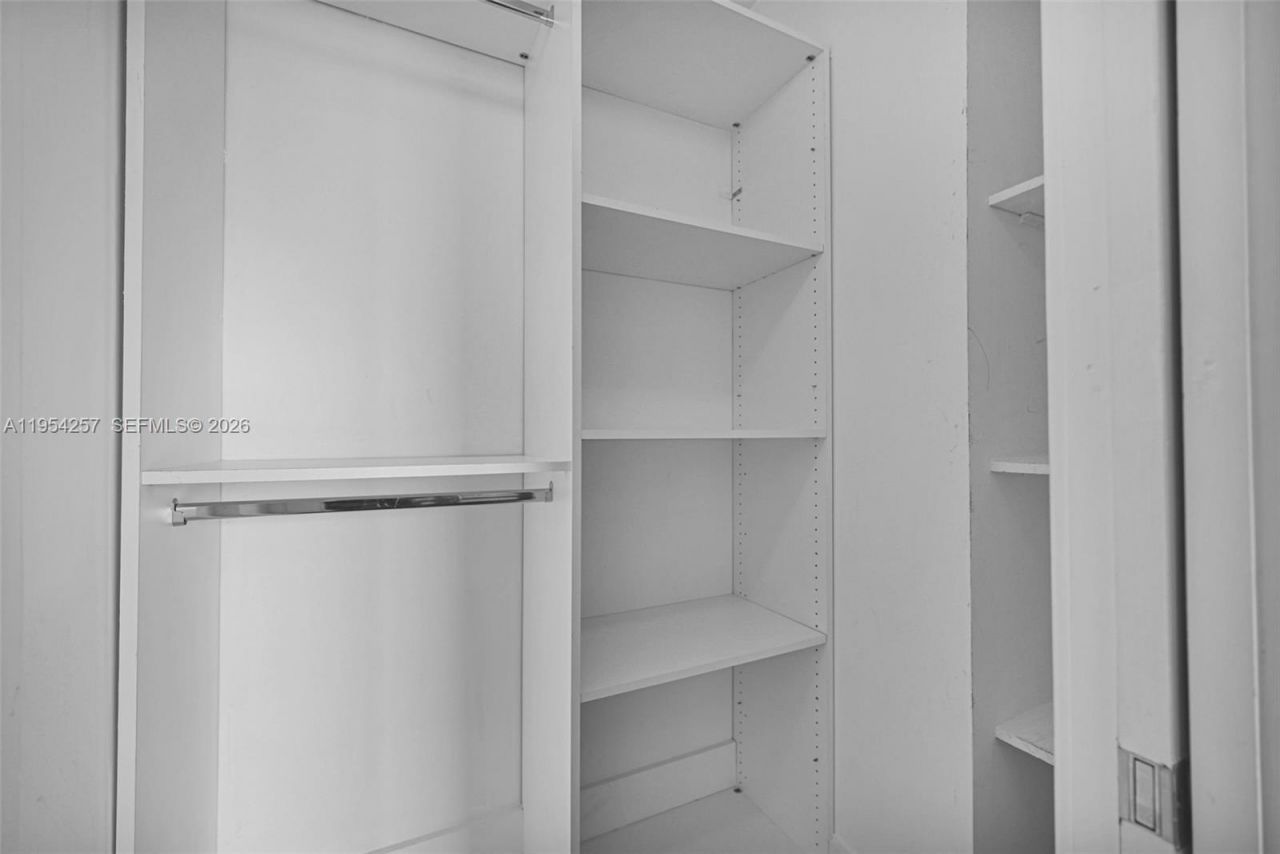 10 Venetian Way, Unit 404, Miami Beach, FL 33139 Photo