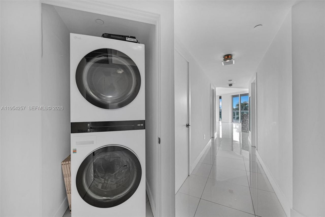 10 Venetian Way, Unit 404, Miami Beach, FL 33139 Photo
