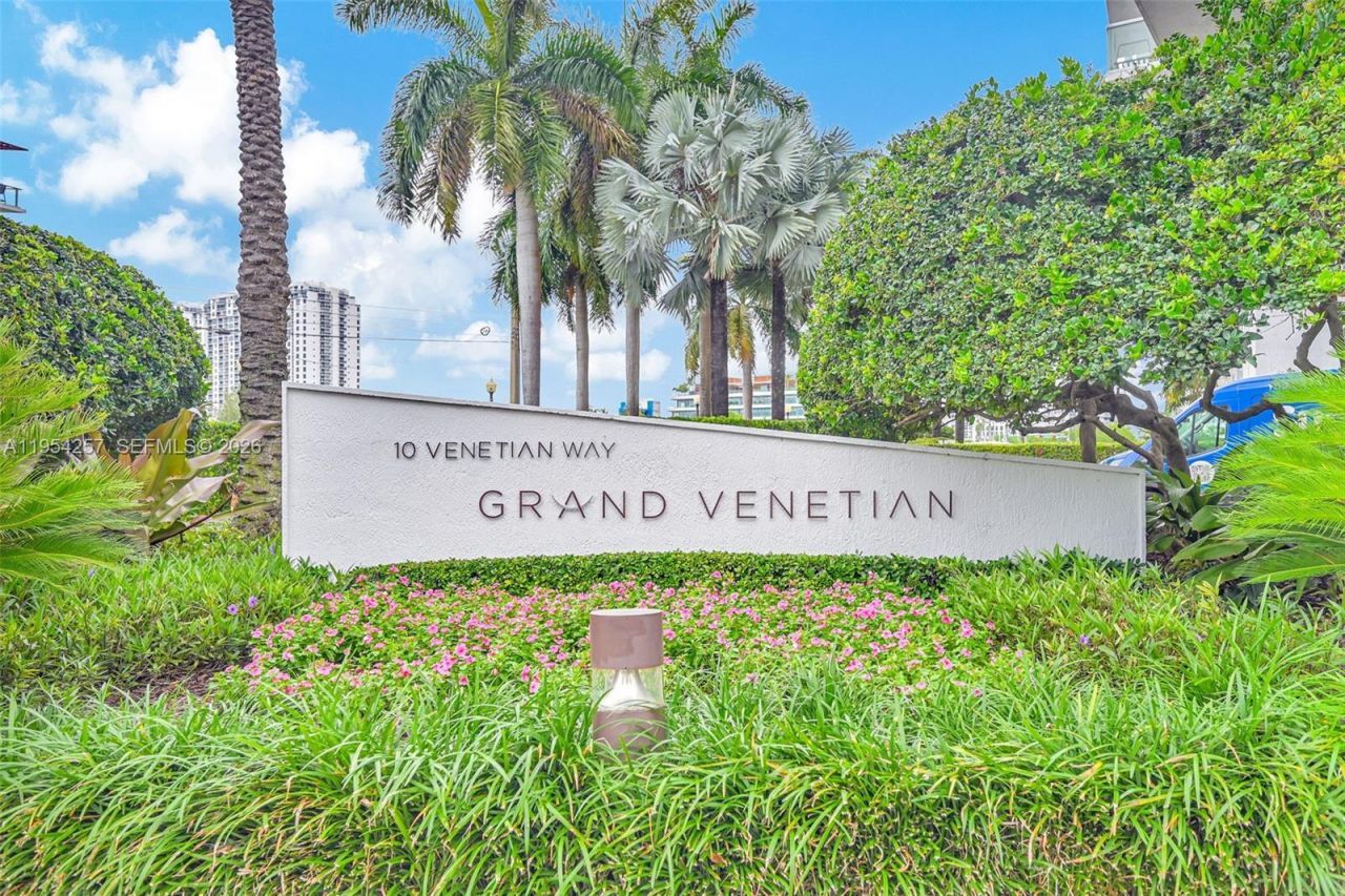 10 Venetian Way, Unit 404, Miami Beach, FL 33139 Photo