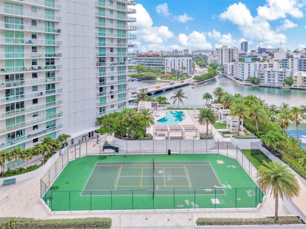 10 Venetian Way, Unit 404, Miami Beach, FL 33139 Photo