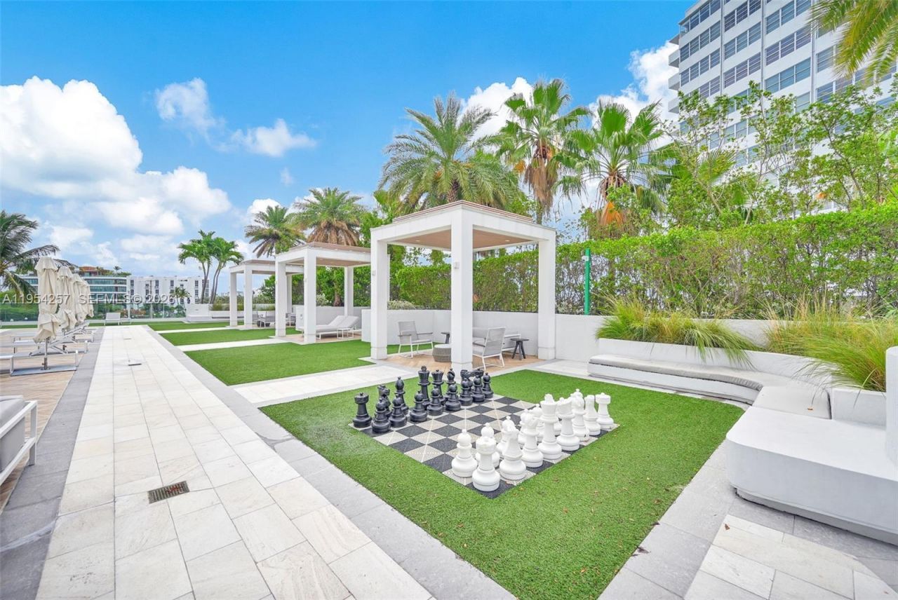 10 Venetian Way, Unit 404, Miami Beach, FL 33139 Photo