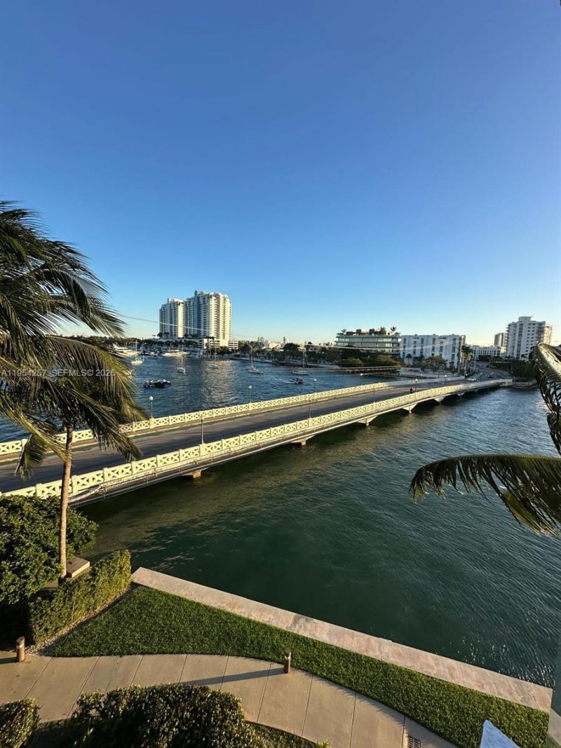 10 Venetian Way, Unit 404, Miami Beach, FL 33139 Photo
