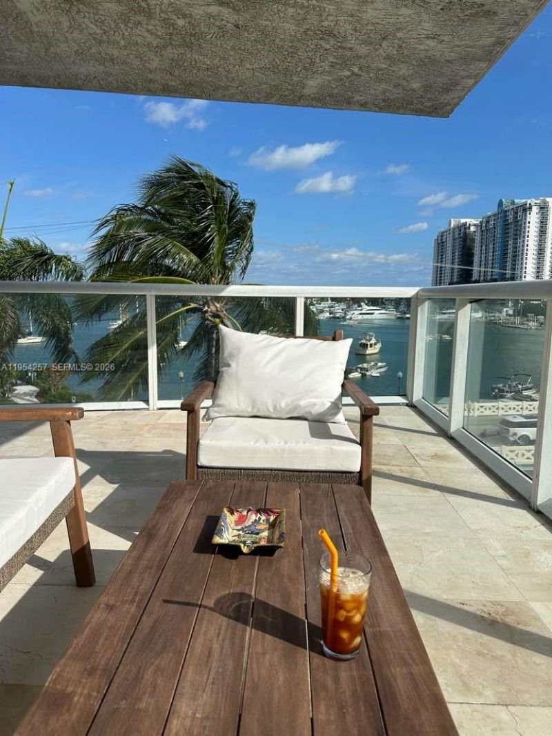 10 Venetian Way, Unit 404, Miami Beach, FL 33139 Photo
