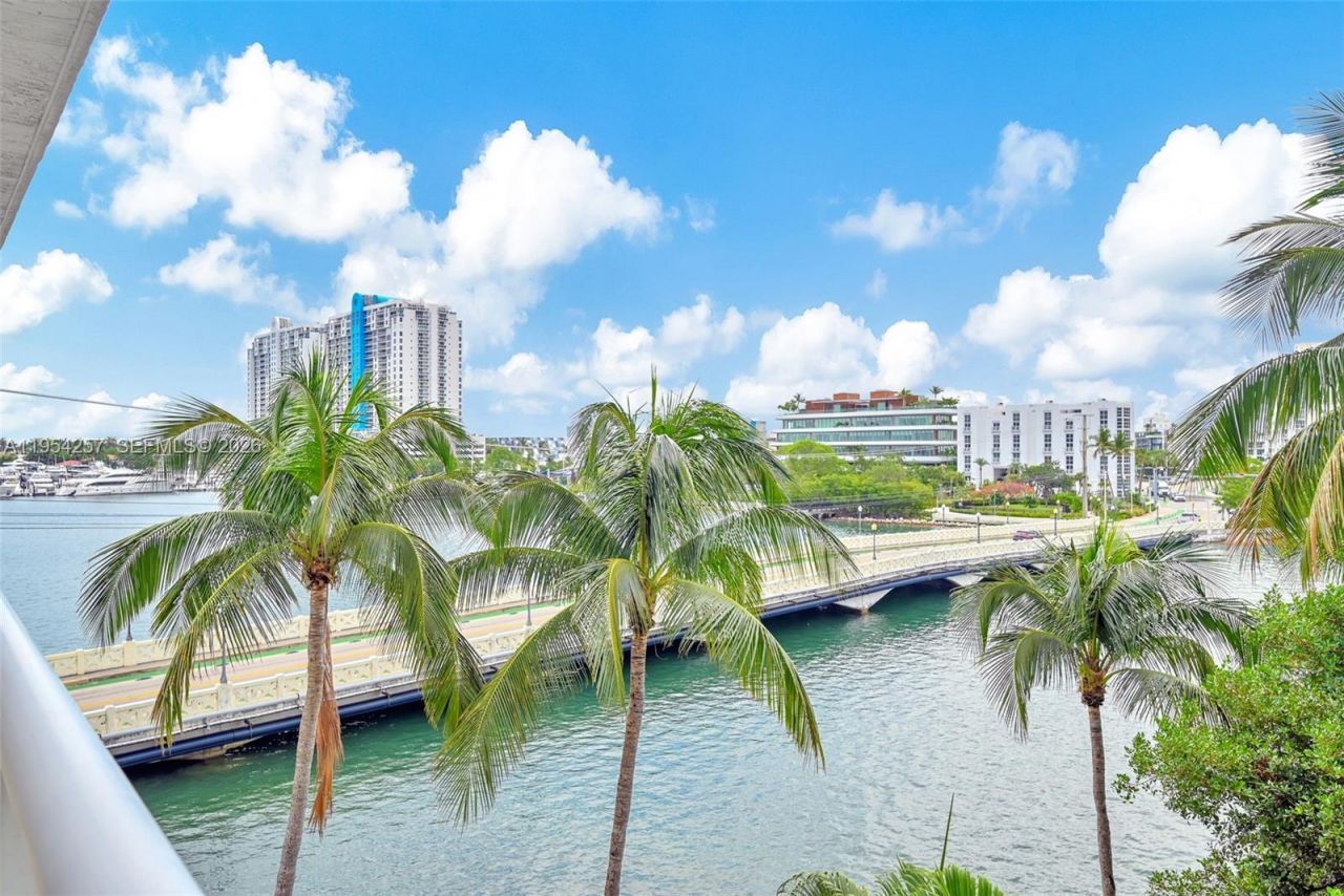 10 Venetian Way, Unit 404, Miami Beach, FL 33139 Photo
