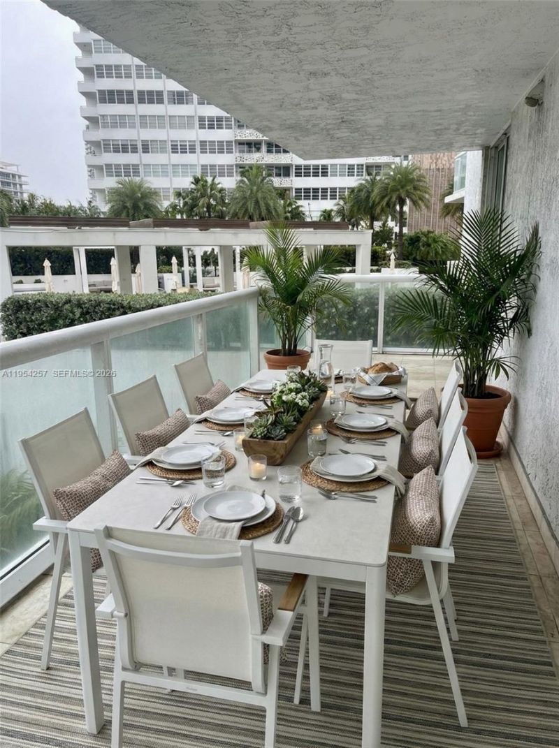 10 Venetian Way, Unit 404, Miami Beach, FL 33139 Photo