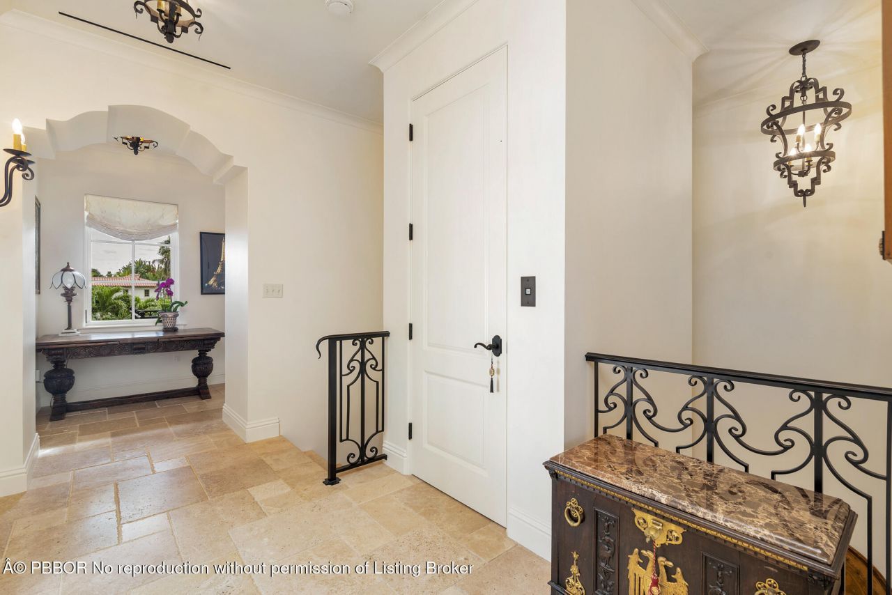 261 Seminole Avenue, Palm Beach, FL 33480 Photo