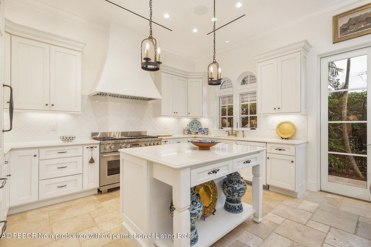 261 Seminole Avenue, Palm Beach, FL 33480 Photo