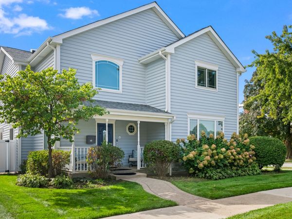 421 W Hawthorne Street, Arlington Heights, IL 60004