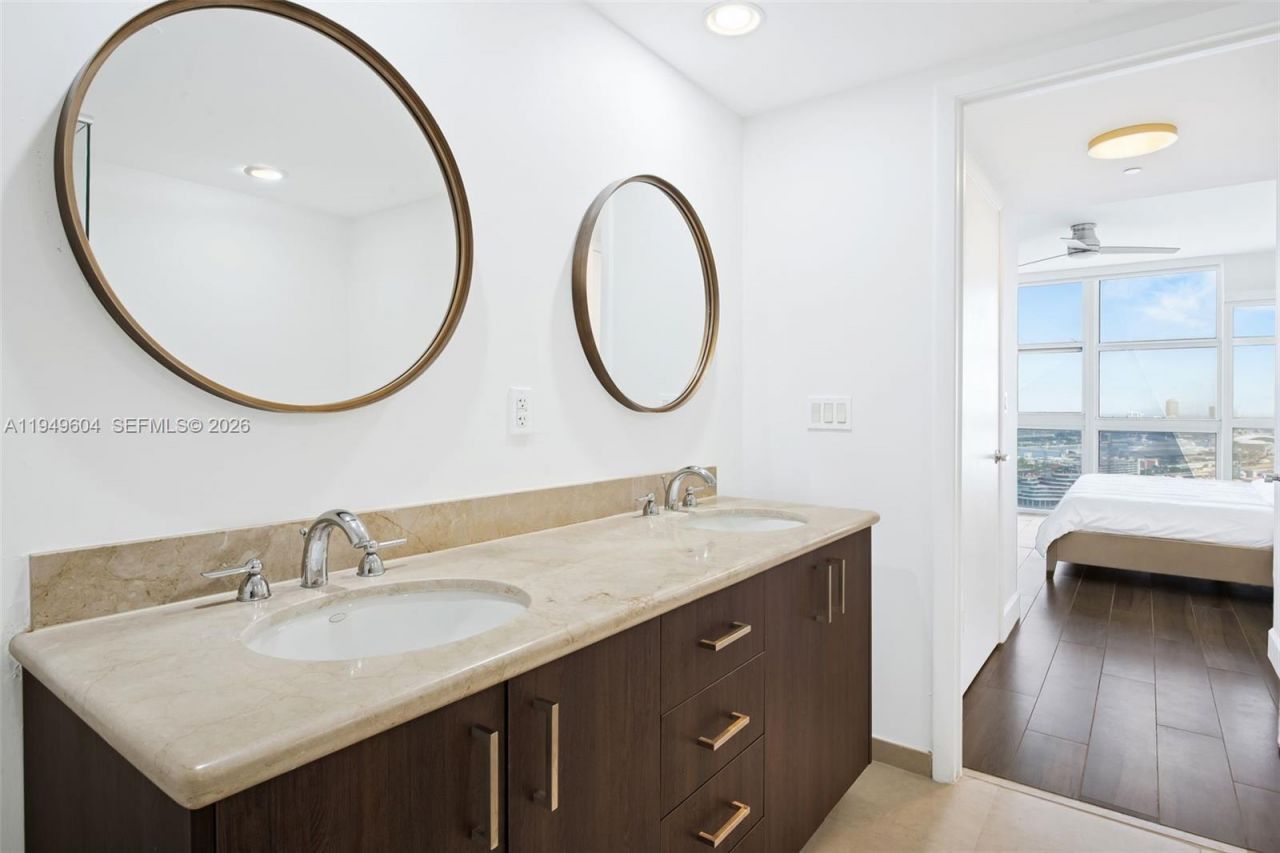 50 Biscayne Blvd , Unit 3904, Miami, FL 33132 Photo