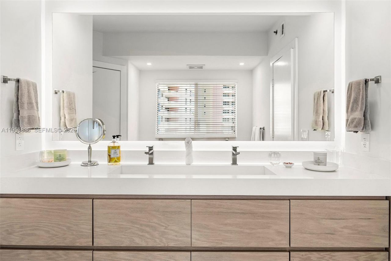 791 Crandon Blvd, Unit 901, Key Biscayne, FL 33149 Photo