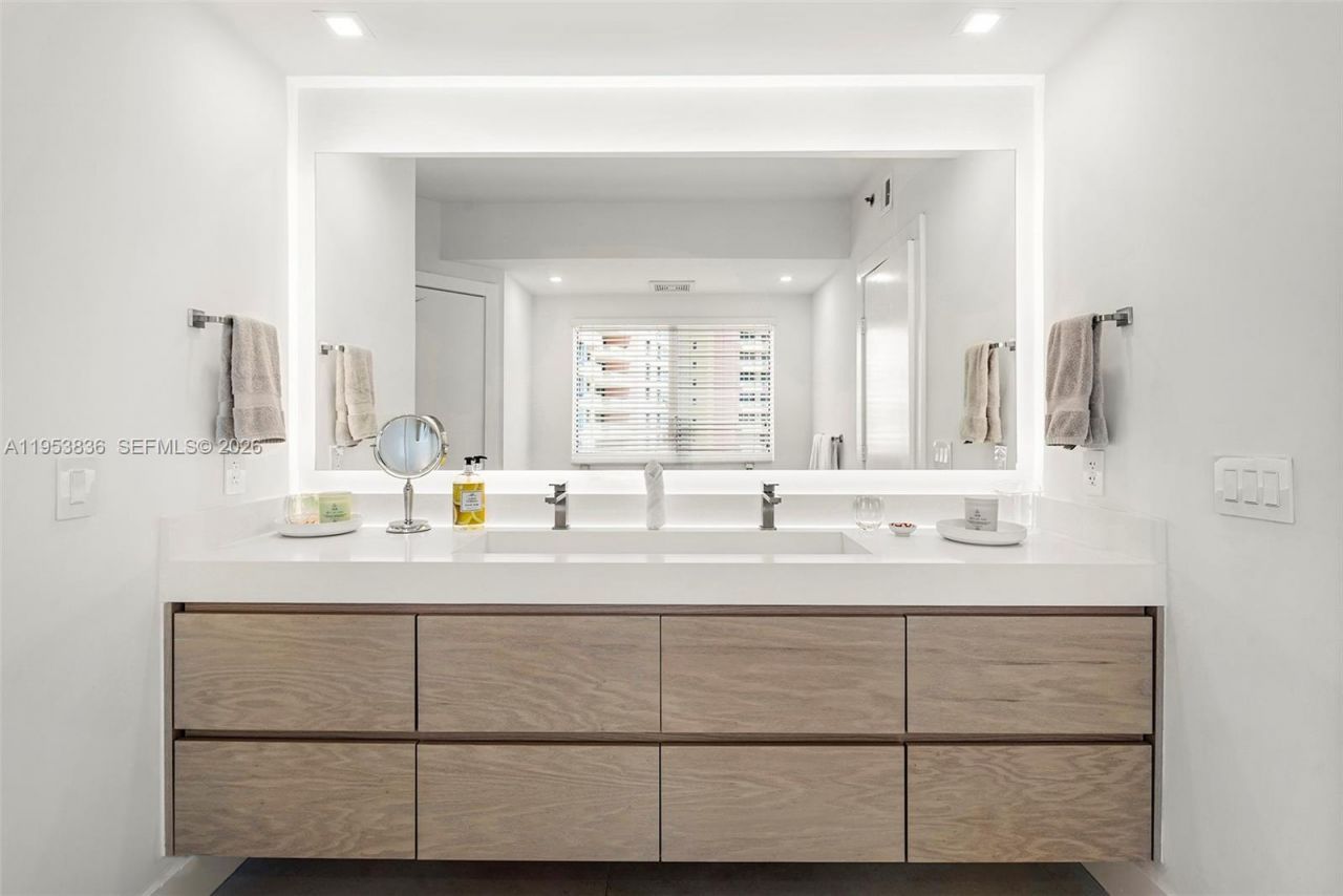 791 Crandon Blvd, Unit 901, Key Biscayne, FL 33149 Photo