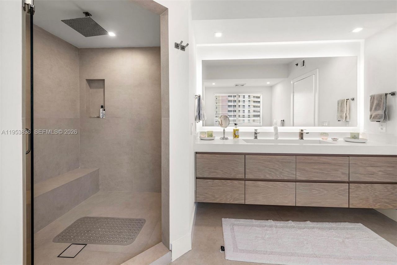 791 Crandon Blvd, Unit 901, Key Biscayne, FL 33149 Photo