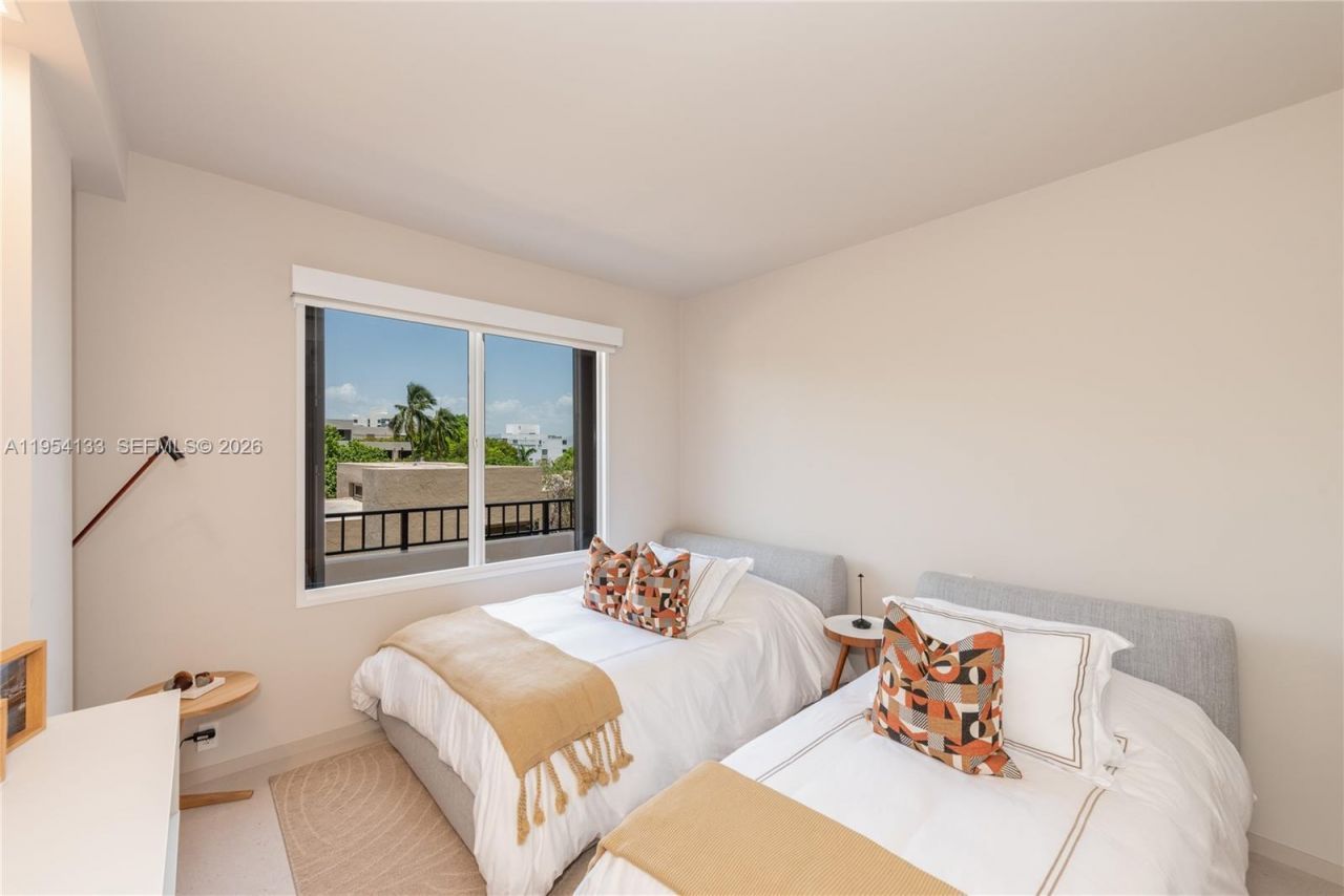 251 Crandon Blvd, Unit 306, Key Biscayne, FL 33149 Photo