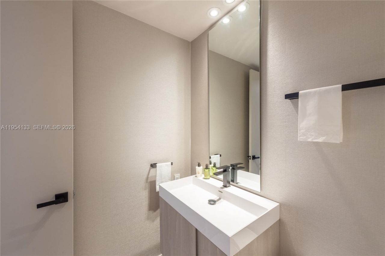 251 Crandon Blvd, Unit 306, Key Biscayne, FL 33149 Photo