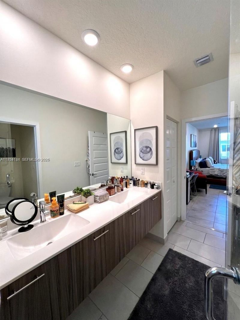 6420 NW 102nd Path , Unit 304, Doral, FL 33178 Photo
