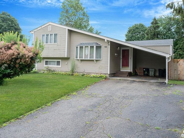 10 Laurie Road, Brentwood, NY 11717