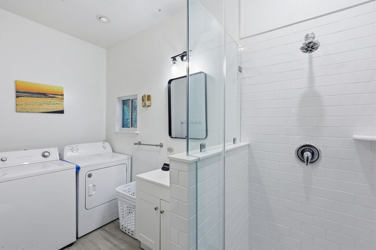 418 E Ashley Avenue Photo 35