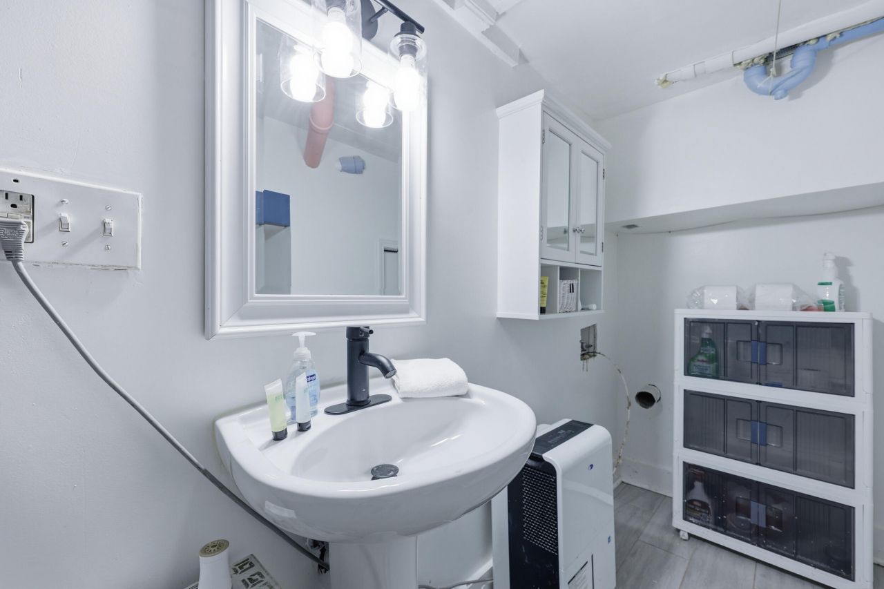 418 E Ashley Avenue Photo 45