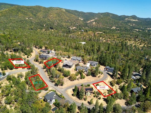 807 Timber Ridge Drive, Unit 15, Jacksonville, OR 97530