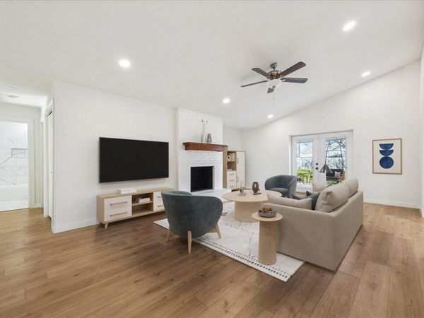 1005 Bowie ST, Lockhart, TX 78644