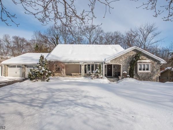 69 Buena Vista Dr, Ringwood, NJ 07456