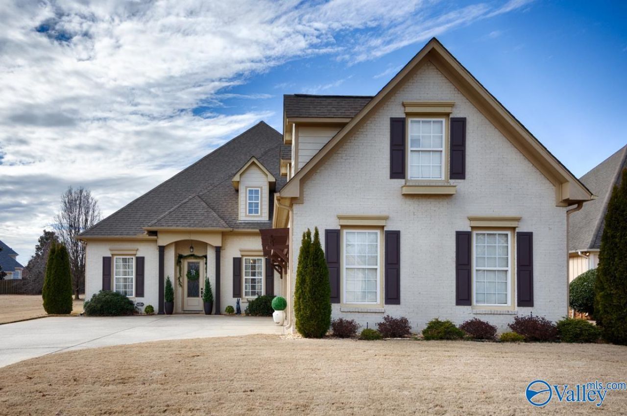 8 Crimson Cloud Sw, Huntsville, AL 35824 Main Photo