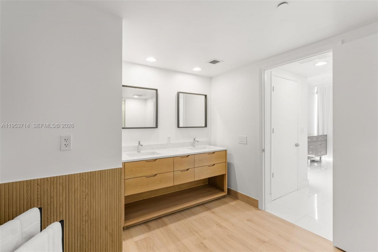 485 Brickell Ave, Unit 4410, Miami, FL 33131 Photo