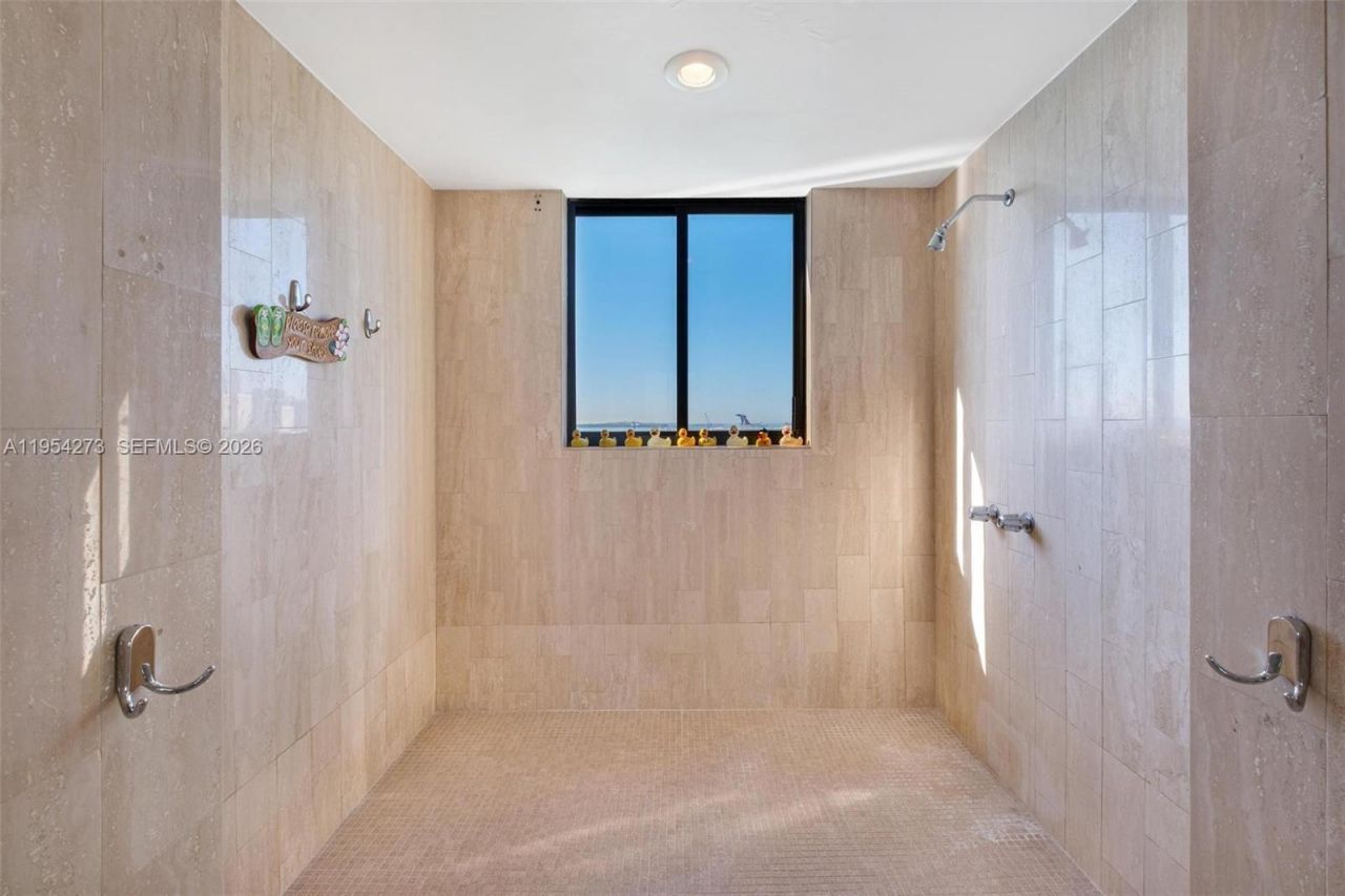 1000 Venetian Way, Unit 1501, Miami, FL 33139 Photo