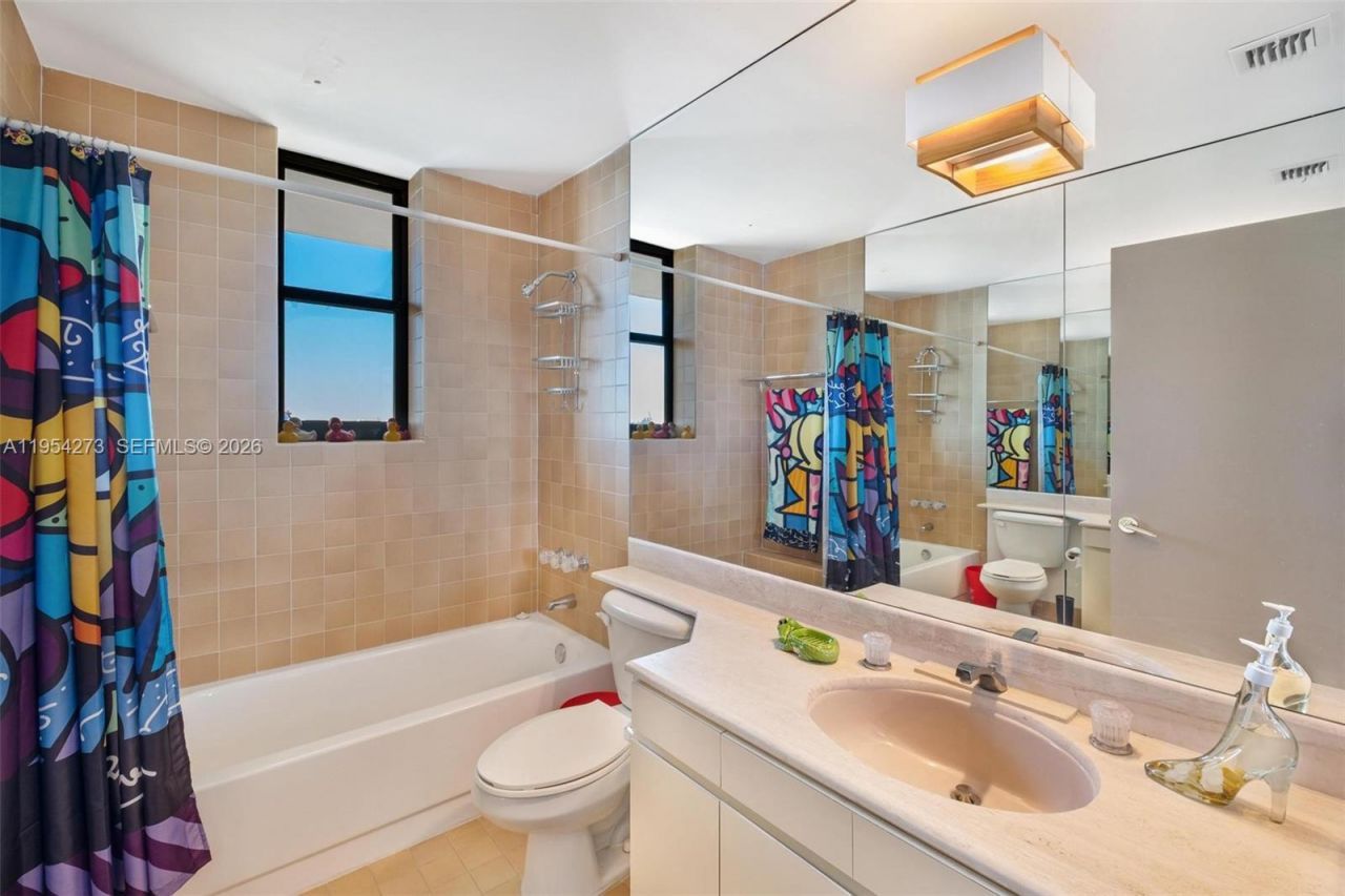 1000 Venetian Way, Unit 1501, Miami, FL 33139 Photo