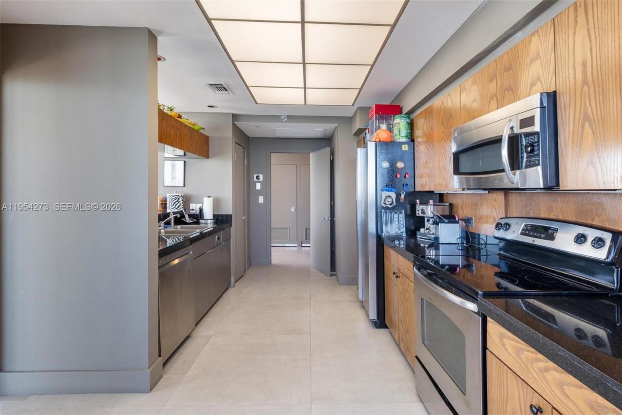 1000 Venetian Way, Unit 1501, Miami, FL 33139 Photo