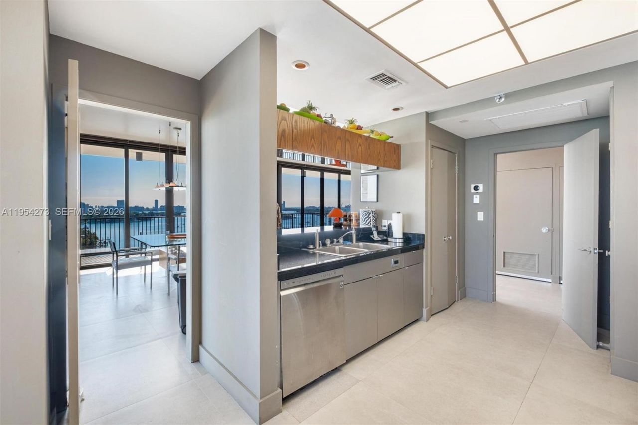 1000 Venetian Way, Unit 1501, Miami, FL 33139 Photo