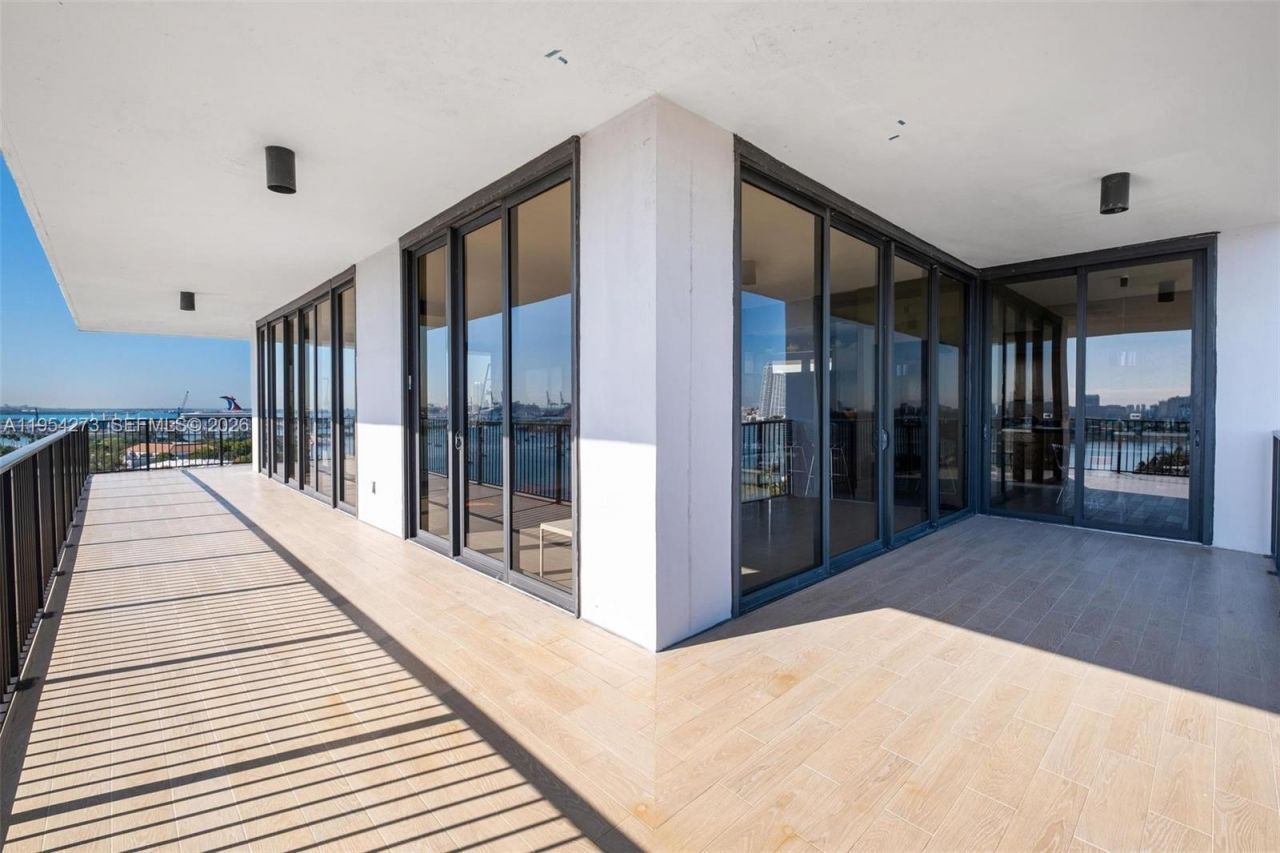 1000 Venetian Way, Unit 1501, Miami, FL 33139 Photo