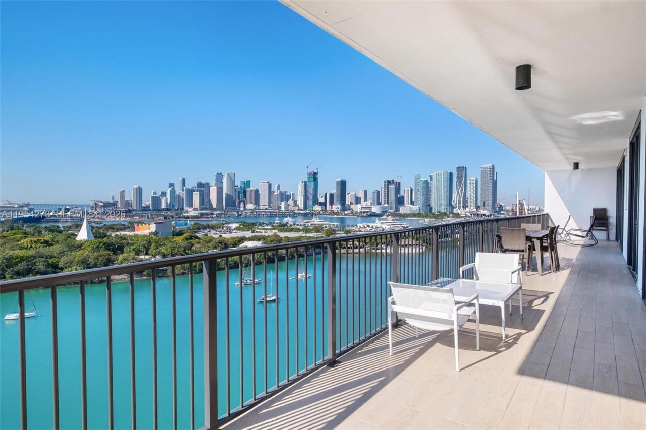 1000 Venetian Way, Unit 1501, Miami, FL 33139 Photo