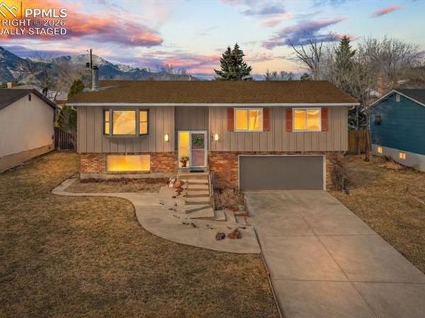 702 Paradise Lane, Colorado Springs, CO 80904