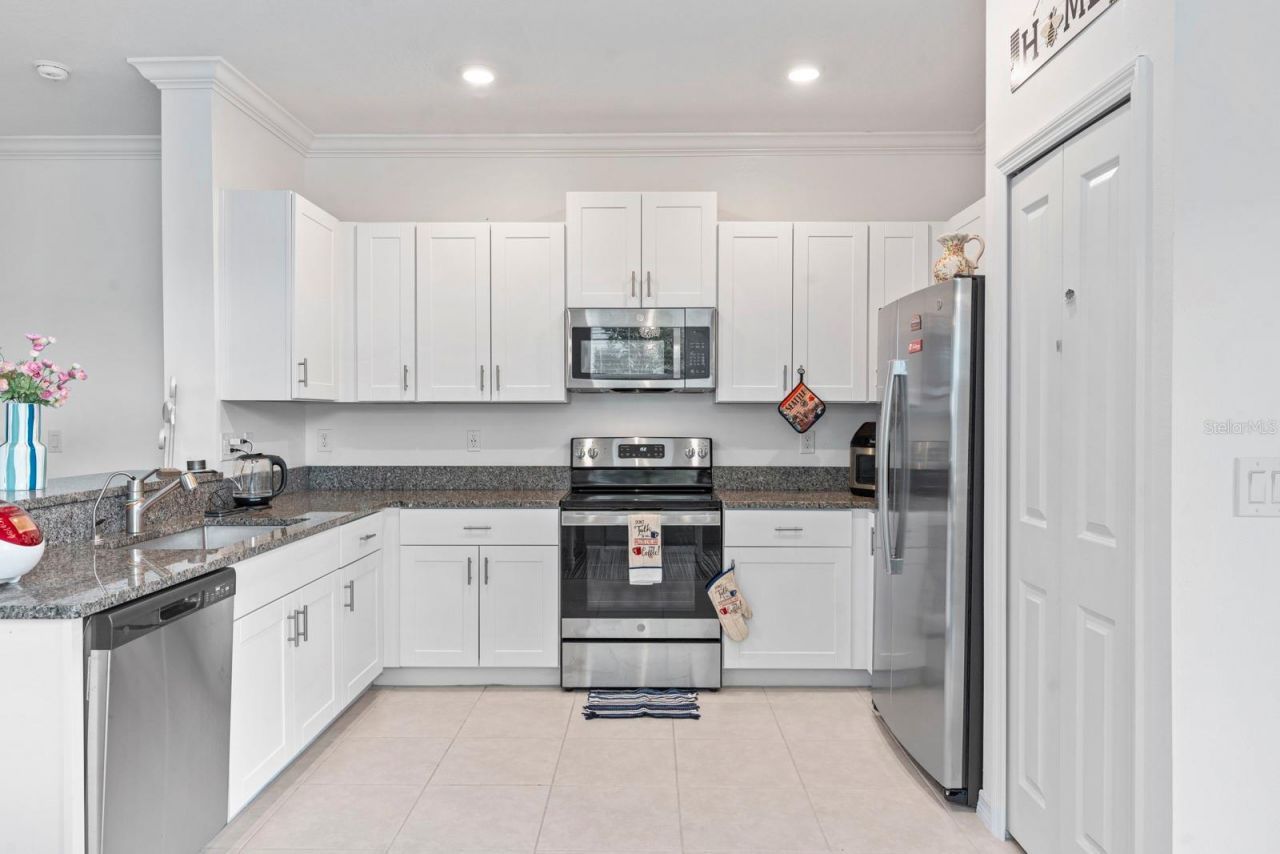 36498 Camp Fire Terrace, Zephyrhills, FL 33541 Photo
