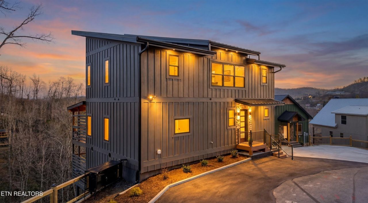 219 Chimney Tops Way, Gatlinburg, TN 37738 Main Photo