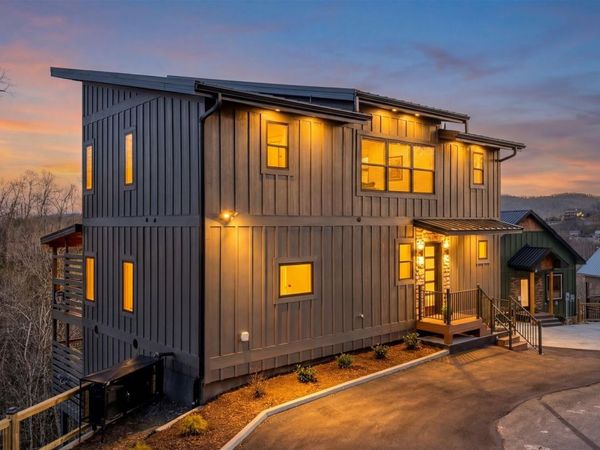 219 Chimney Tops Way, Gatlinburg, TN 37738