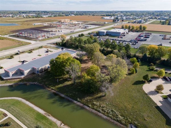 555 Country Ln, North Liberty, IA 52317