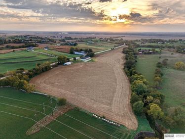 22718 Angus Road, Gretna, NE 68154