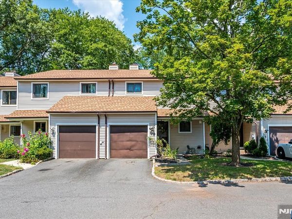 6 Tulip Court, EDISON, NJ 08820