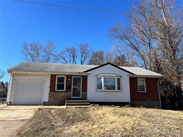 8527 Dianthus Lane, St Louis, MO 63136