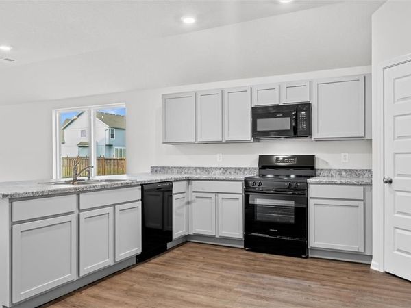 2554 Woodfield Drive, Tonganoxie, KS 66086