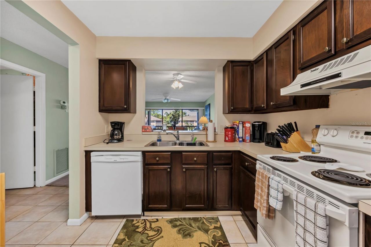5205 Lake Village Drive, Unit 16, Sarasota, FL 34235 Photo