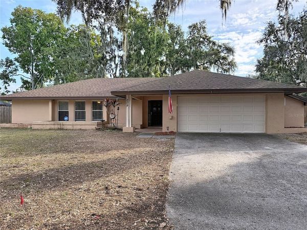 209 FIRST STREET, TAVARES, FL 32778