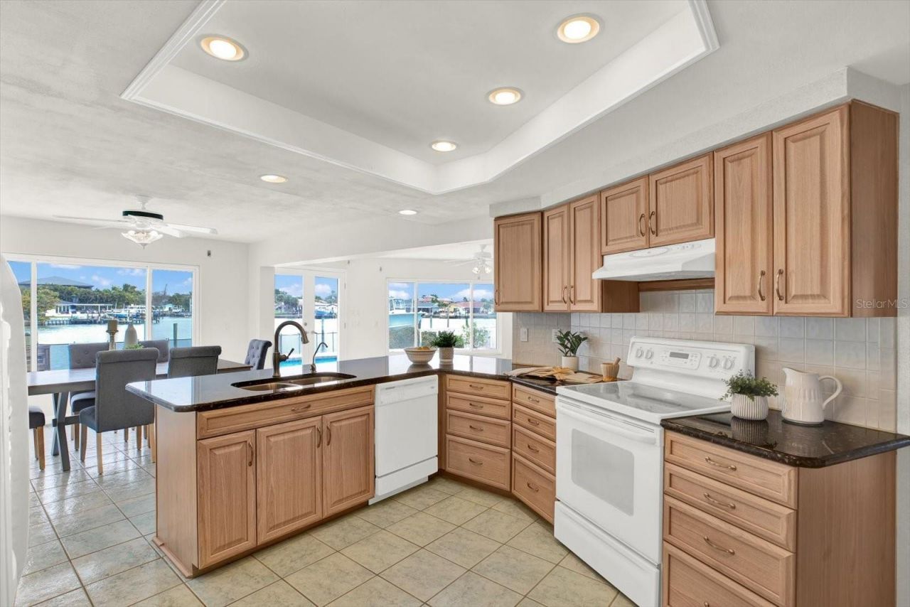 5675 Bayview Drive, Seminole, FL 33772 Photo