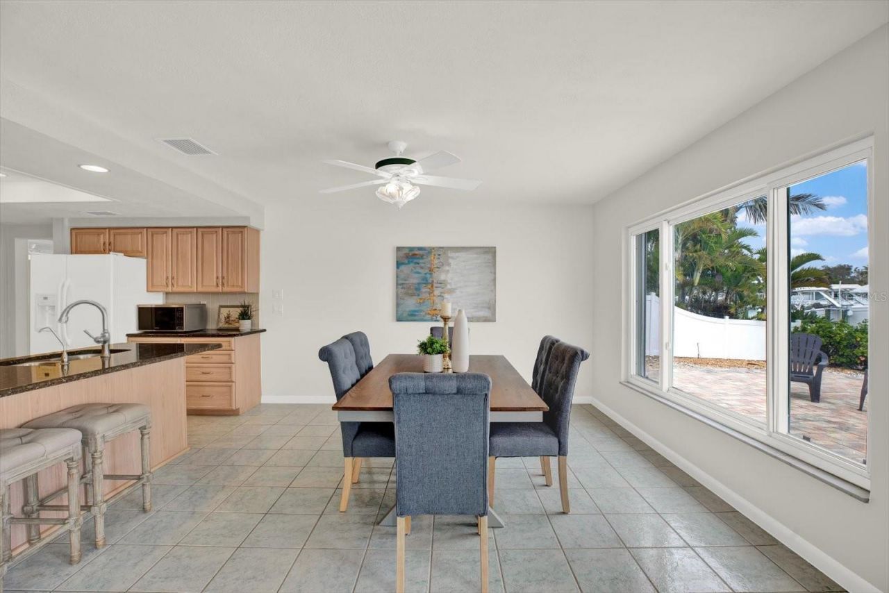 5675 Bayview Drive, Seminole, FL 33772 Photo